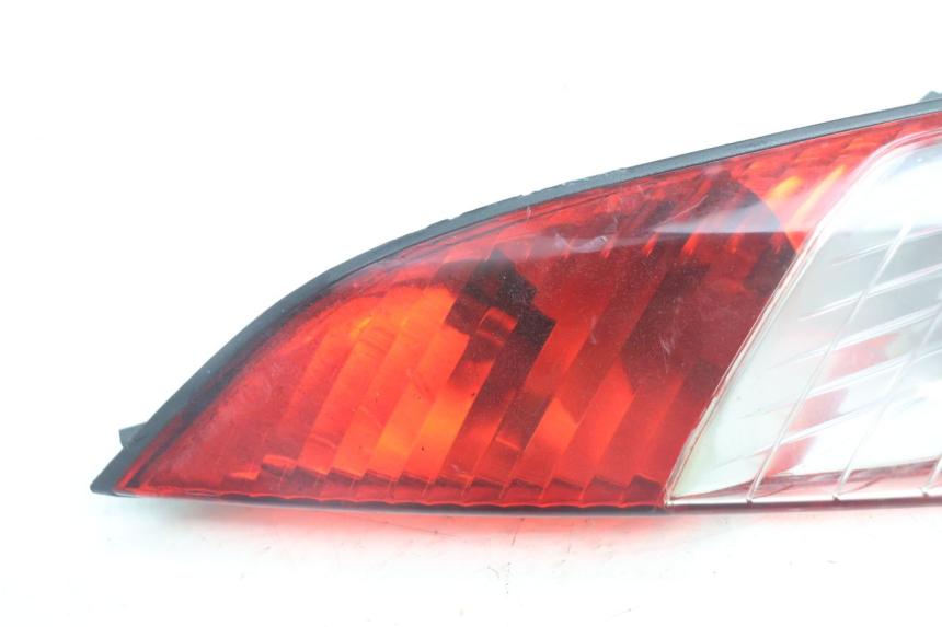 photo de LINKER ACHTERLICHT PEUGEOT SATELIS 125 (2006 - 2009) - Detail van het onderdeel