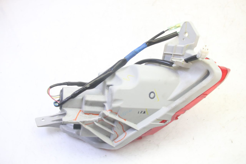 photo de ACHTERLICHT LINKS YAMAHA TRICITY 300 (2020 - 2024) - Technische close-up