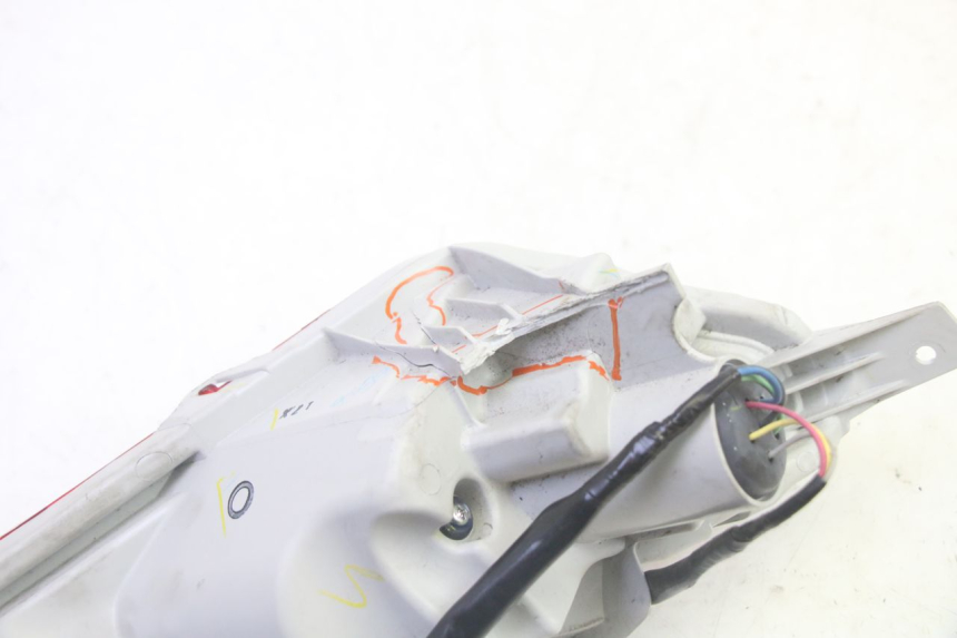 photo de ACHTERLICHT LINKS YAMAHA TRICITY 300 (2020 - 2024) - Bevestigingspunten