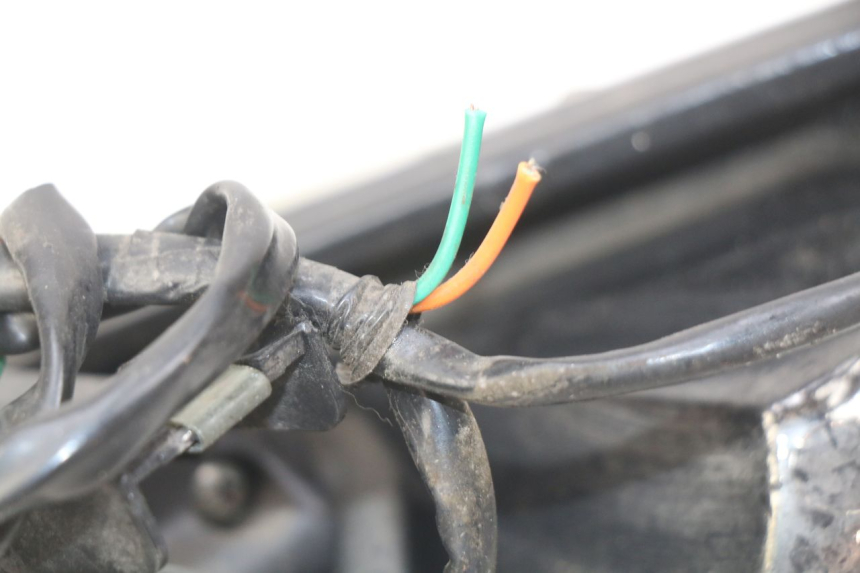 photo de ACHTERLICHT LINKS YAMASAKI YM T 125 (2015 - 2020) - Zoom op gebruiksstaat