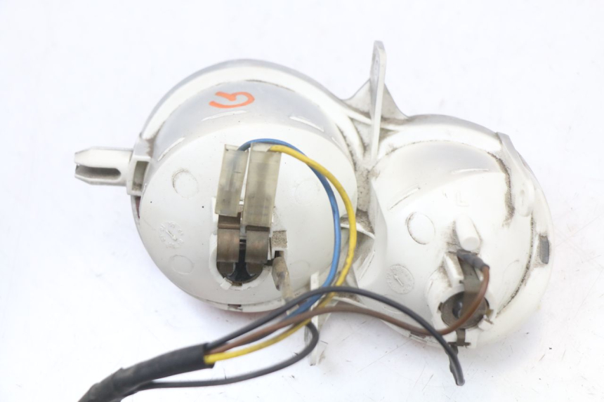 photo de LINKER ACHTERLICHT YAMAHA YP MAJESTY 125 (2002 - 2006) - Staat van het oppervlak