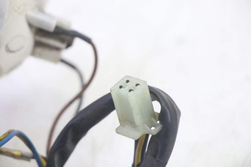 photo de LINKER ACHTERLICHT YAMAHA YP MAJESTY 125 (2002 - 2006) - Bevestigingspunten