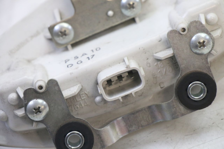 photo de ACHTERLICHT SUZUKI GSR 750 (2011 - 2017) - Bevestigingspunten