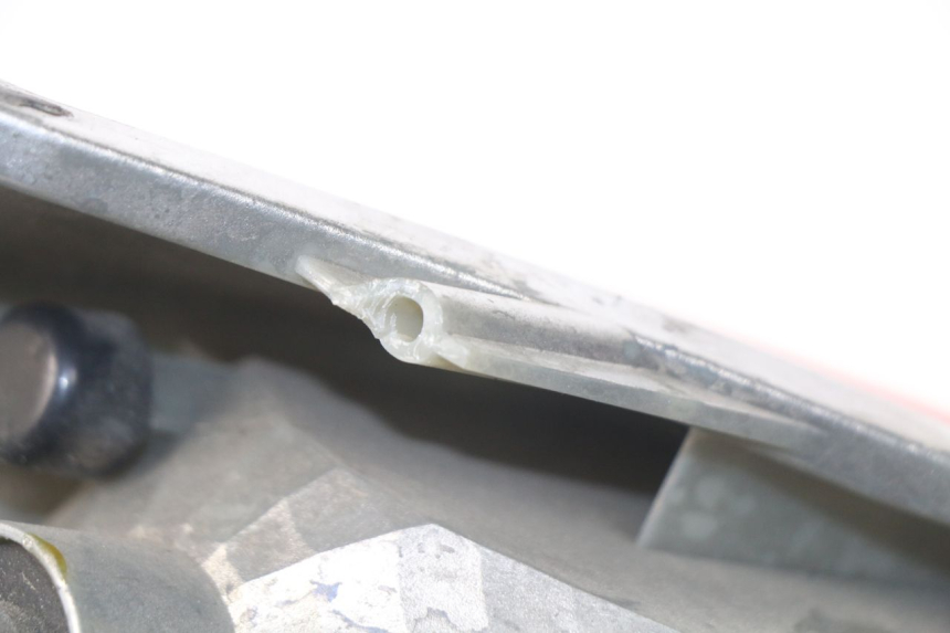 photo de ACHTERLICHT SYM JOYMAX 250 (2013 - 2017) - Bevestigingspunten