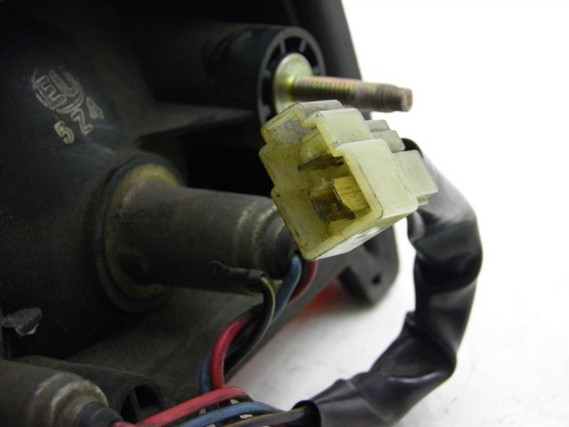 photo de ACHTERLICHT KAWASAKI ZEPHYR 550 (1991 - 1998) - Zoom op gebruiksstaat