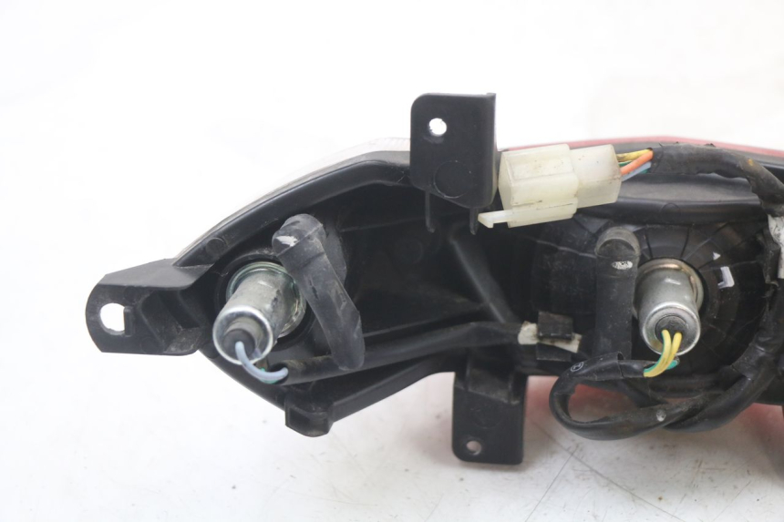 photo de ACHTERLICHT PEUGEOT KISBEE 2T 50 (2010 - 2017) - Bevestigingspunten