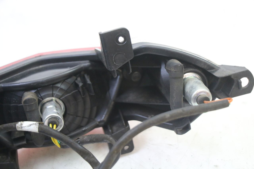 photo de ACHTERLICHT PEUGEOT KISBEE 2T 50 (2010 - 2017) - Staat van het oppervlak