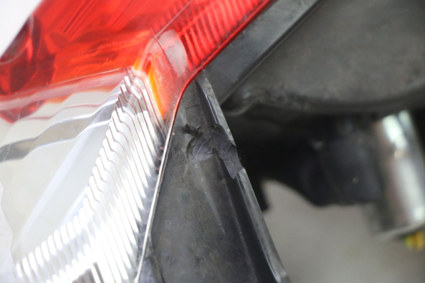 photo de ACHTERLICHT PEUGEOT KISBEE 4T 50 (2018 - 2022) - Bevestigingspunten