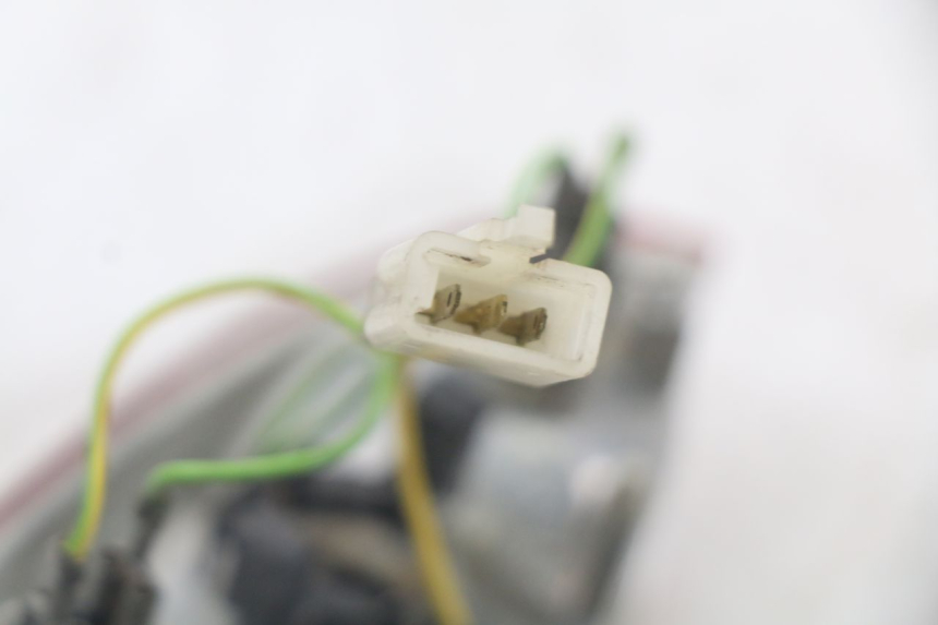 photo de ACHTERLICHT PEUGEOT LUDIX 50 (2005 - 2007) - Bevestigingspunten