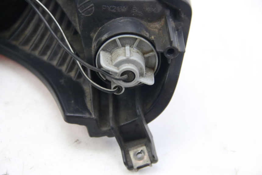 photo de ACHTERLICHT SUZUKI SIXTEEN 125 (2008 - 2010) - Bevestigingspunten