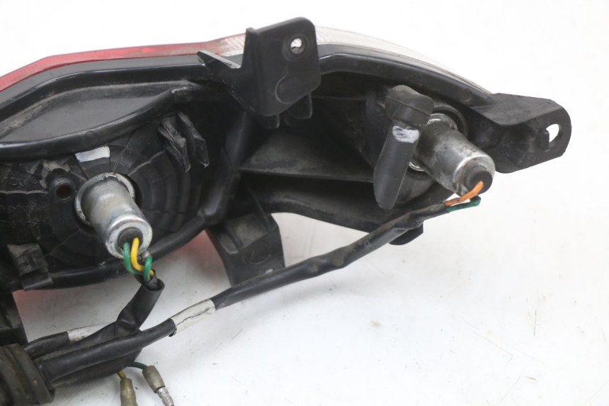 photo de ACHTERLICHT PEUGEOT TWEET 125 (2018 - 2021) - Bevestigingspunten