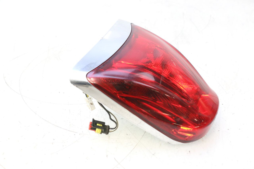 photo de ACHTERLICHT PIAGGIO VESPA PRIMAVERA 2T 50 (2013 - 2018) - Detail van het onderdeel