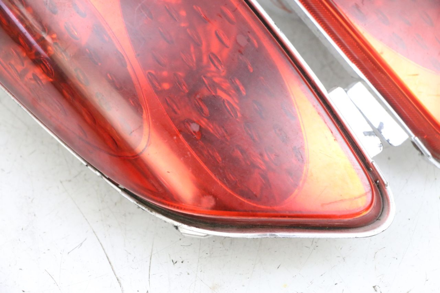 photo de ACHTERLICHT YAMAHA XMAX X-MAX 125 (2006 - 2009) - Detailaanzicht