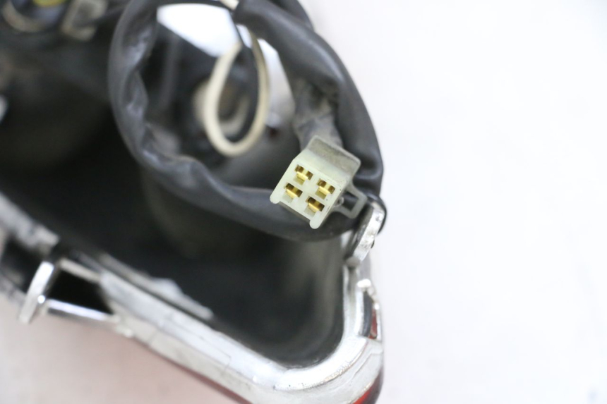 photo de ACHTERLICHT YAMAHA XMAX X-MAX 125 (2006 - 2009) - Bevestigingspunten