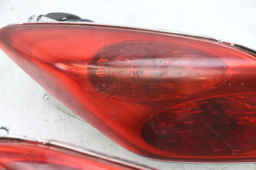 photo de ACHTERLICHT YAMAHA XMAX X-MAX 125 (2006 - 2009) - Markeringen en referenties