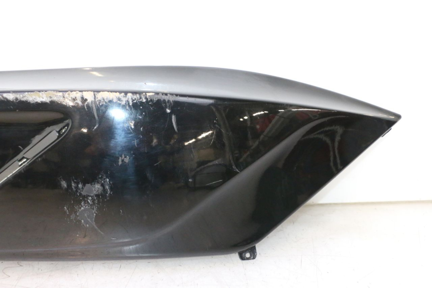photo de RECHTER ACHTERFLANK GILERA GP 800 (2007 - 2013) - Detail van het onderdeel