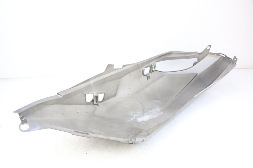 photo de RECHTER ACHTERZIJDE PEUGEOT SATELIS 125 (2010 - 2012) - Technische close-up