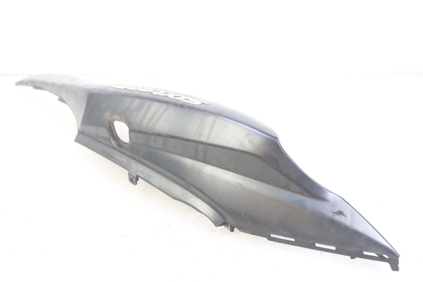 photo de RECHTER ACHTERZIJDE SUZUKI SIXTEEN 125 (2008 - 2010) - Detail van het onderdeel