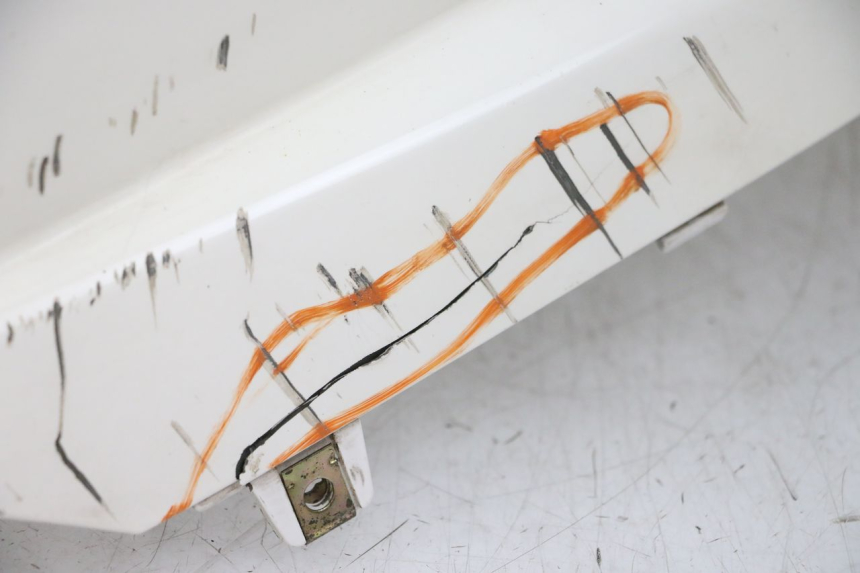 photo de RECHTER ACHTERZIJDE PEUGEOT TWEET PRO EFI 4T 50 (2021 - 2022) - Visuele inspectie