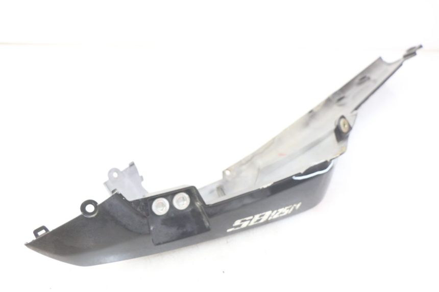 photo de RECHTER ACHTERZIJDE SYM WOLF SB 125 (2011 - 2018) - Markeringen en referenties