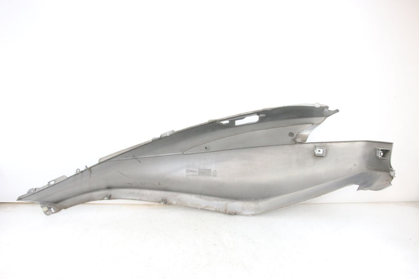 photo de RECHTER ACHTERZIJDE PIAGGIO X10 125 (2012 - 2017) - Bevestigingspunten