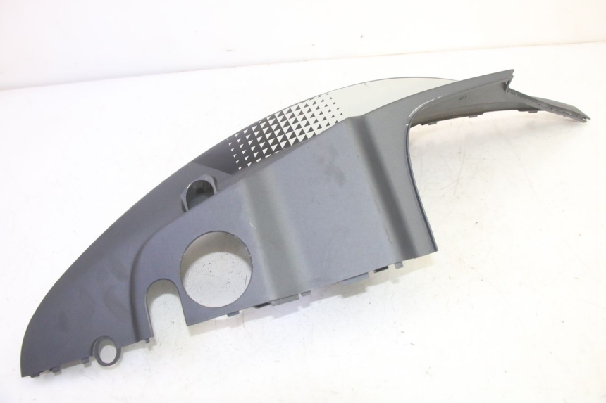 photo de LINKER ACHTERZIJDE PANEL KYMCO AGILITY 4T 50 (2018 - 2022) - Bevestigingspunten