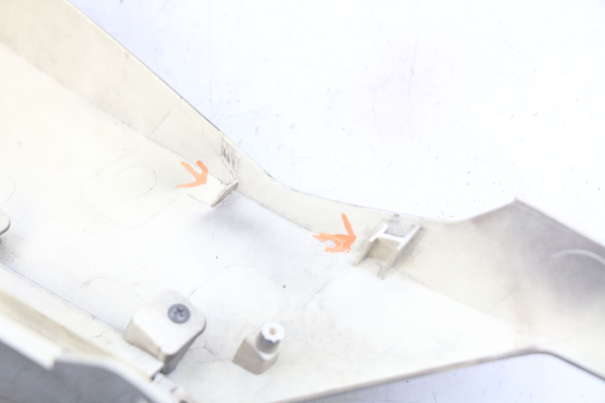 photo de LINKER ACHTERZIJDE PANEL NECO ALEXONE 125 (2017 - 2024) - Bevestigingspunten