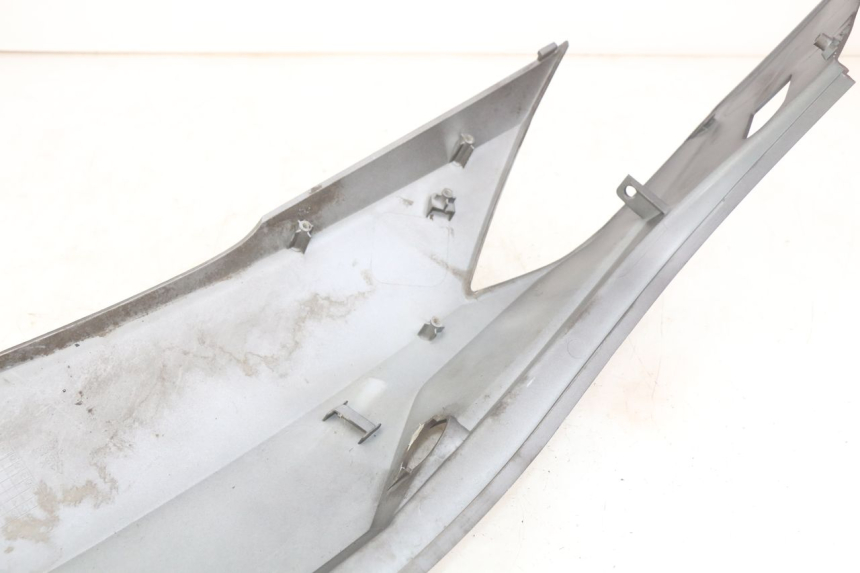 photo de LINKER ACHTERZIJDE SYM GTS EFI 125 (2012 - 2016) - Bevestigingspunten