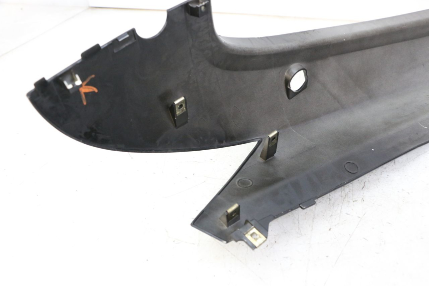 photo de LINKER ACHTERZIJDE PANEL KYMCO PEOPLE S 125 (2000 - 2008) - Detail van het onderdeel