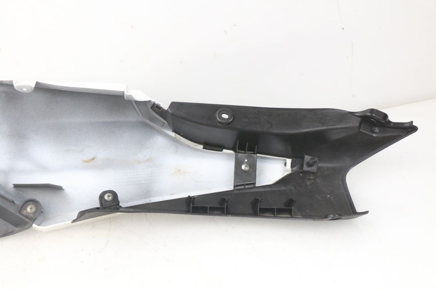 photo de LINKER ACHTERZIJDE PANEL MBK MW TRYPTIK 125 (2017 - 2022) - Bevestigingspunten