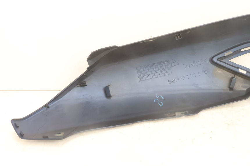 photo de ACHTERLINKSE ZIJKANT YAMAHA N-MAX NMAX 125 (2021 - 2024) - Markeringen en referenties
