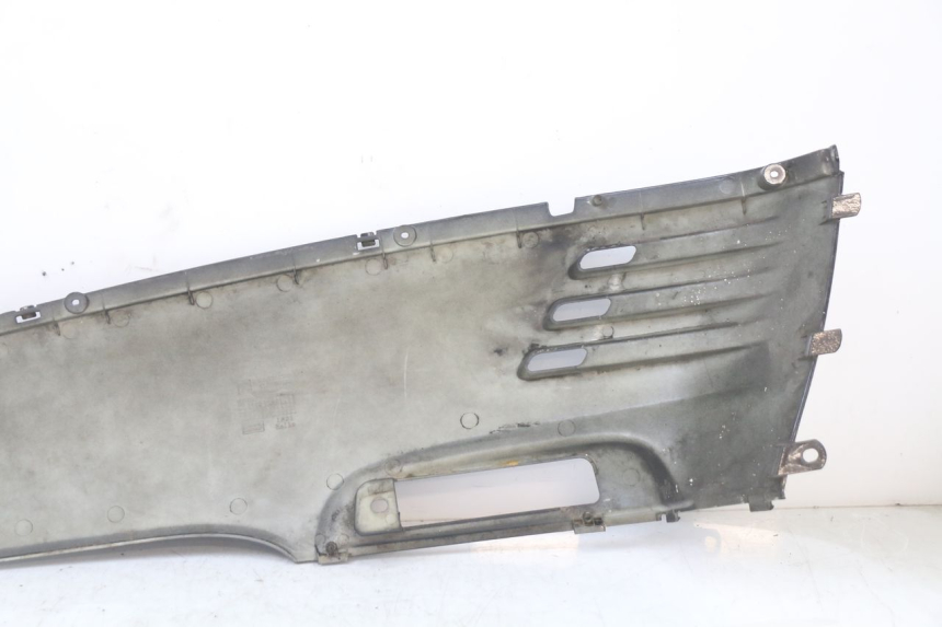 photo de LINKER ACHTERZIJDE PANEL PEUGEOT DJANGO 125 (2014 - 2017) - Kenmerkende details