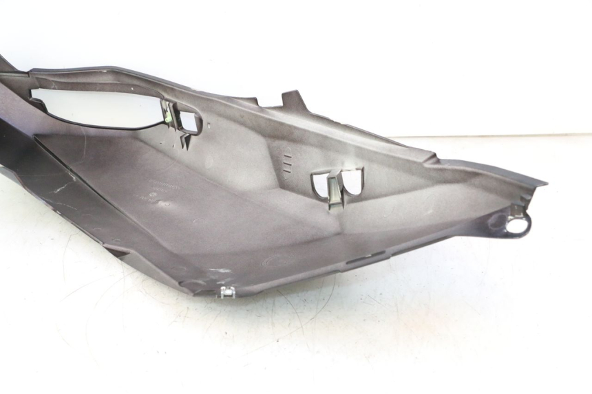 photo de LINKER ACHTERZIJDE PEUGEOT SATELIS 125 (2006 - 2009) - Focus op structuur