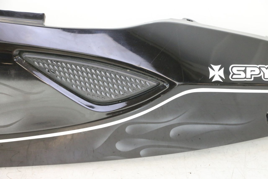 photo de ACHTERLINKSE ZIJPANEEL CAN-AM SPYDER RS 1000 (2008 - 2012) - Detail van het onderdeel