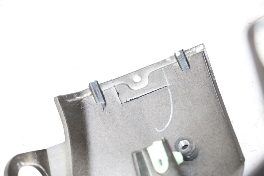 photo de LINKER ACHTERZIJDE PEUGEOT STREETZONE I NAKED 2T 50 (2018 - 2020) - Detail van het onderdeel