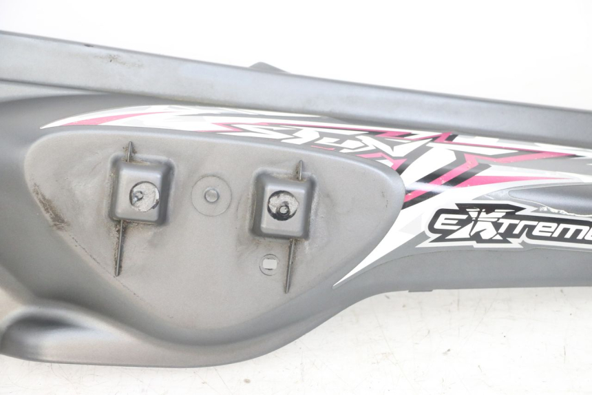 photo de LINKER ACHTERZIJDE PANEL MBK STUNT NAKED 50 (2004 - 2018) - Kenmerkende details