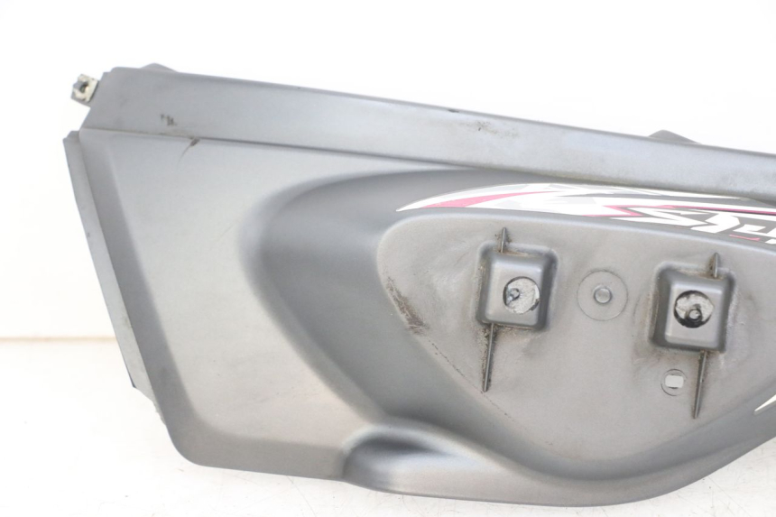 photo de LINKER ACHTERZIJDE PANEL MBK STUNT NAKED 50 (2004 - 2018) - Zoom op componenten