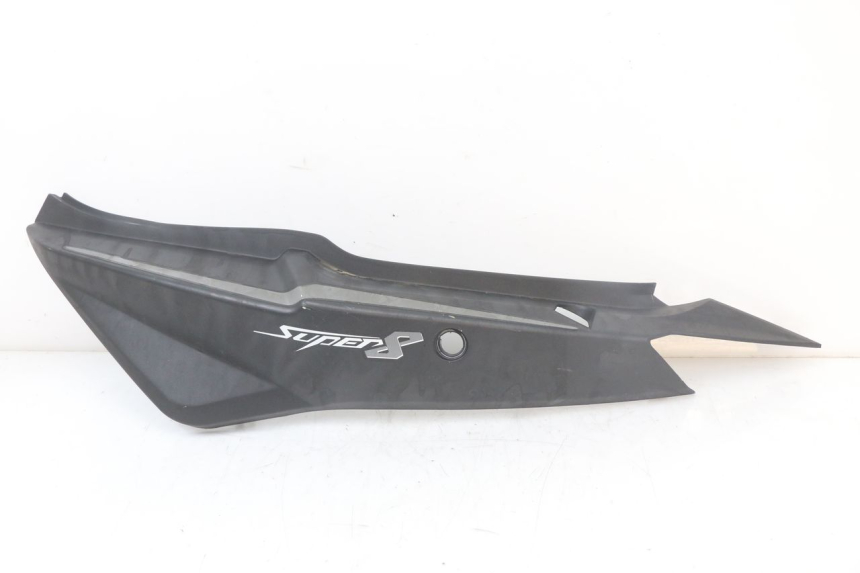 photo de LINKER ACHTERZIJDE PANEL KYMCO SUPER 8 4T 50 (2018 - 2020) - Detail van het onderdeel