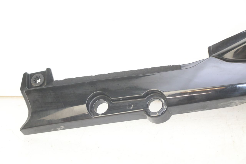 photo de LINKER ACHTERZIJDE SYM WOLF SB 125 (2011 - 2018) - Bevestigingspunten