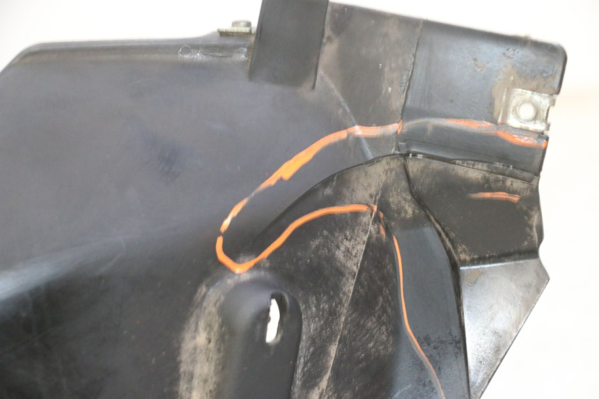 photo de VOORSTE RECHTER ZIJSCHERM QUADRO 4 4D 350 (2015 - 2018) - Bevestigingspunten