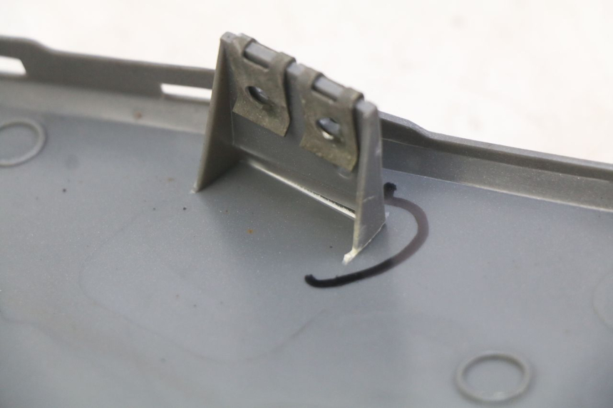 photo de VOORSTE RECHTER ZIJSCHERM ECCITY ARTELEC 670 1 (2013 - 2017) - Detail van het onderdeel