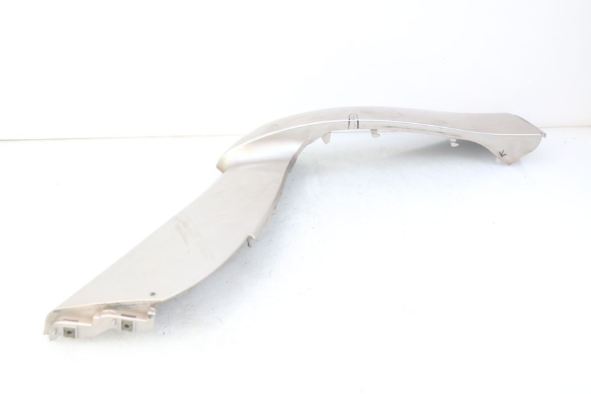 photo de VOORSTE RECHTER ZIJSCHERM ECCITY ARTELEC 670 1 (2013 - 2017) - Markeringen en referenties