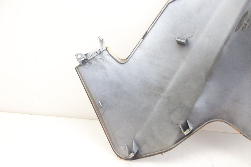 photo de VOORSTE RECHTER ZIJPANEEL APRILIA ATLANTIC 500 (2002 - 2003) - Detail van het onderdeel