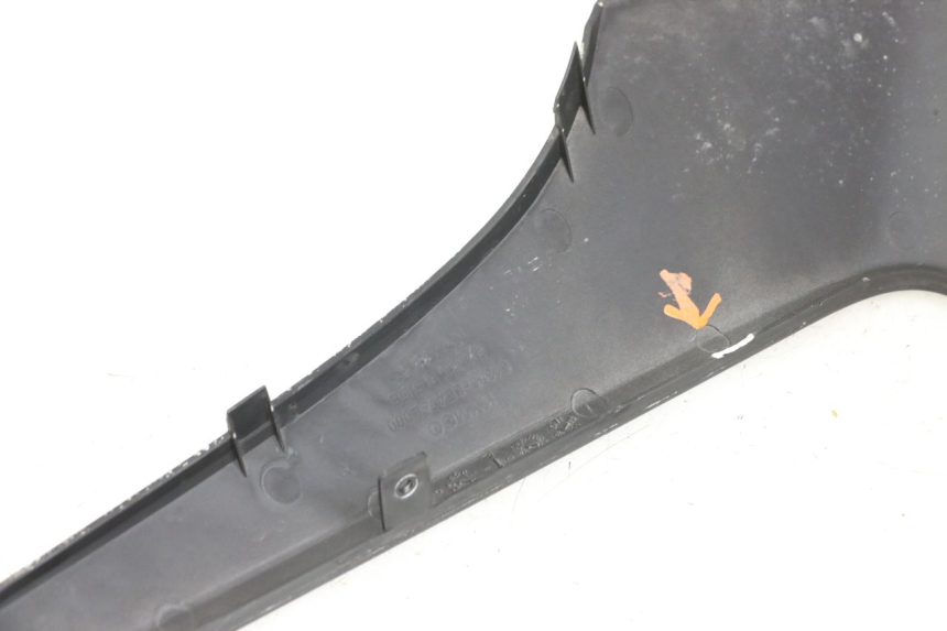 photo de VOORSTE RECHTER ZIJSCHERM KYMCO DINK STREET 125 (2009 - 2014) - Zoom op gebruiksstaat