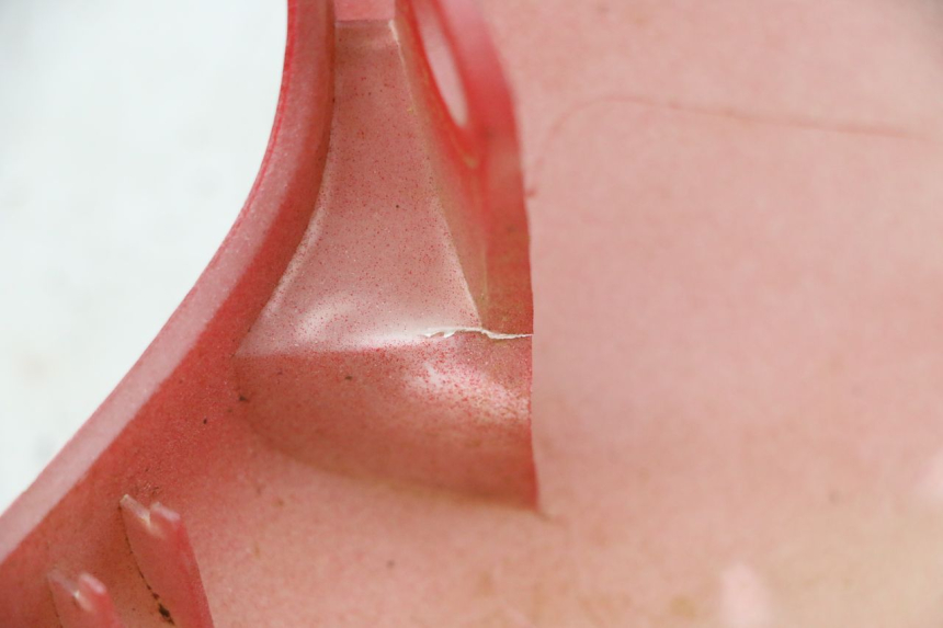 photo de VOORSTE RECHTER ZIJSCHERM GILERA DNA 50 (2000 - 2007) - Detail van het onderdeel