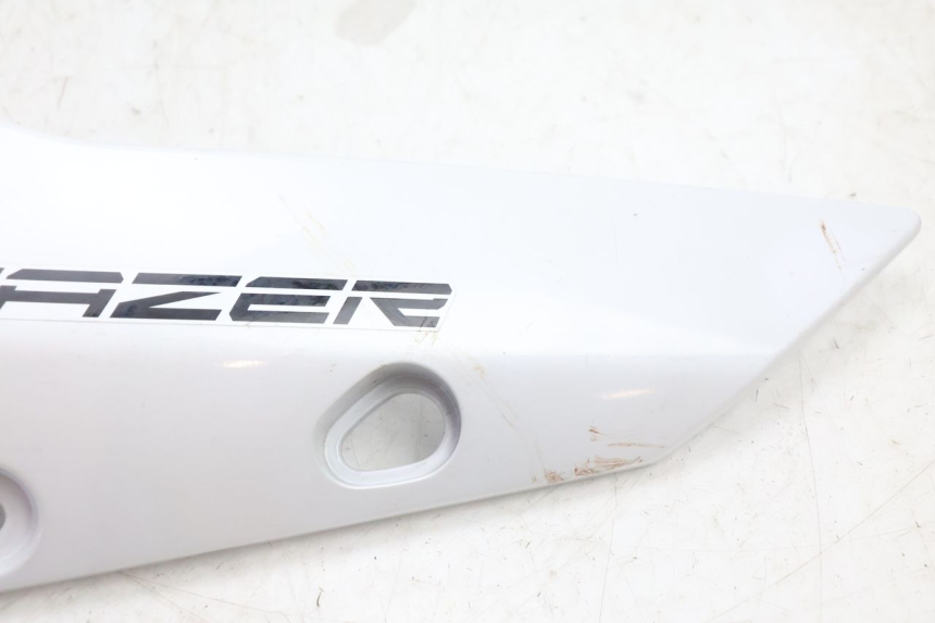 photo de RECHTER VOORZIJDEPANEEL YAMAHA FZ8 800 (2010 - 2016) - Zoom op gebruiksstaat