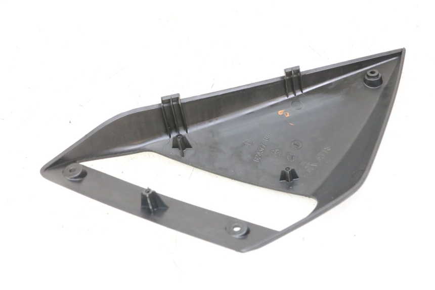 photo de VOORSTE RECHTER ZIJSCHERM GILERA NEXUS 300 (2008 - 2013) - Detail van het onderdeel