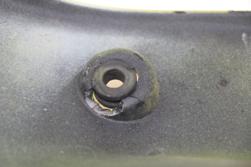 photo de VOORSTE RECHTER ZIJSCHERM SUZUKI GSXF GSX F 600 (1988 - 1997) - Technische close-up