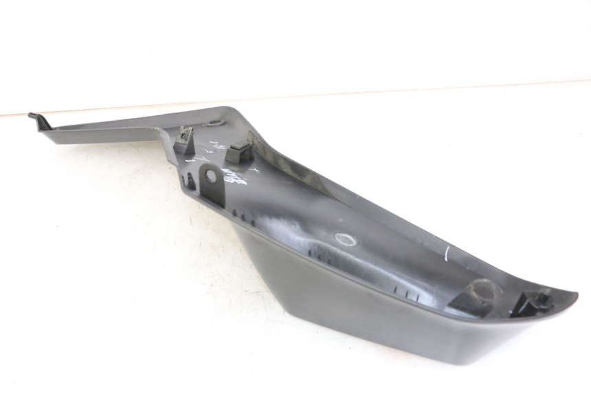 photo de VOORSTE RECHTER ZIJSCHERM HUSQVARNA SVARTPILEN 401 (2018 - 2023) - Zoom op gebruiksstaat