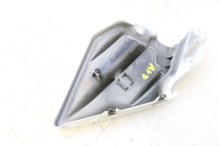 photo de RECHTER ONDERSTE VOORSTE ZIJPANEEL YAMAHA FZ8 800 (2010 - 2016) - Andere kijkhoek